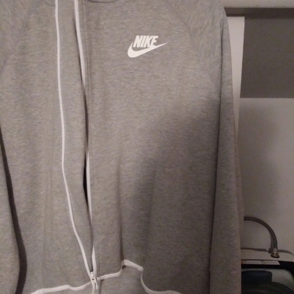 Nike jacket - Picture 3 of 5